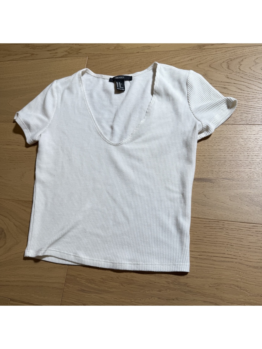 Forever 21 Women's Off-white V-Neck Tee – Size XS
